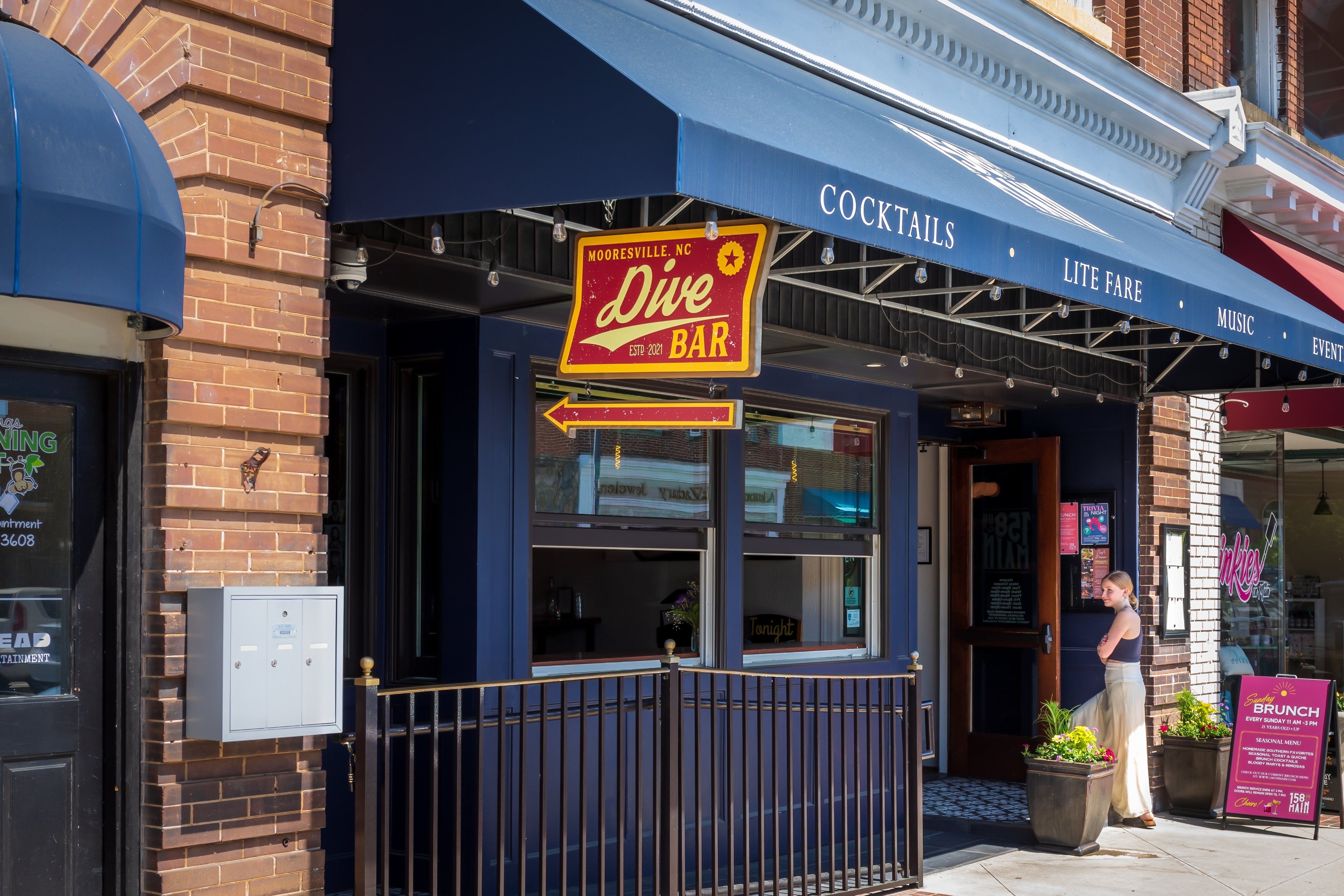 Dive bar storefront in downtown Mooresville